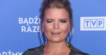 Marta Manowska pluska się w egzotycznych wodach. Czuwa nad nią znajomy przystojniak