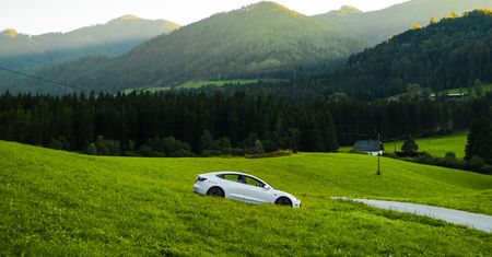 Tesla dla każdego. Masz telefon? Możesz się przejechać