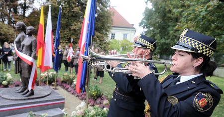 Warszawa. Zakończenie obchodów Powstania Warszawskiego. Nowy pomnik powstańczy