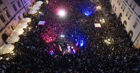 Zandberg pokazał zdjęcie z wiecu. Uderza w "politykę mieszkaniową PO-PiS"