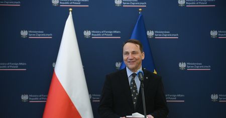 Awantura o MiG-i. Radosław Sikorski wywołał Andrzeja Dudę
