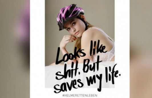 Kampania z półnagimi rowerzystami promująca jazdę w kaskach oskarżana o seksizm