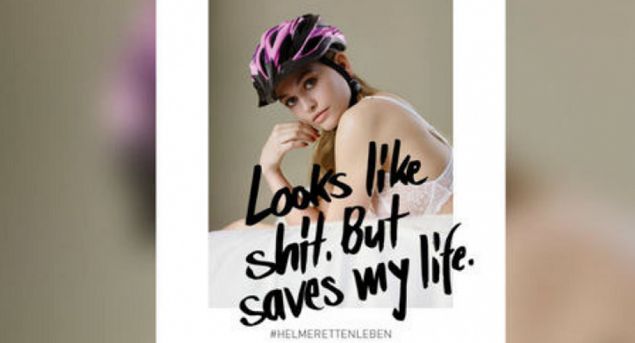 Kampania z półnagimi rowerzystami promująca jazdę w kaskach oskarżana o seksizm