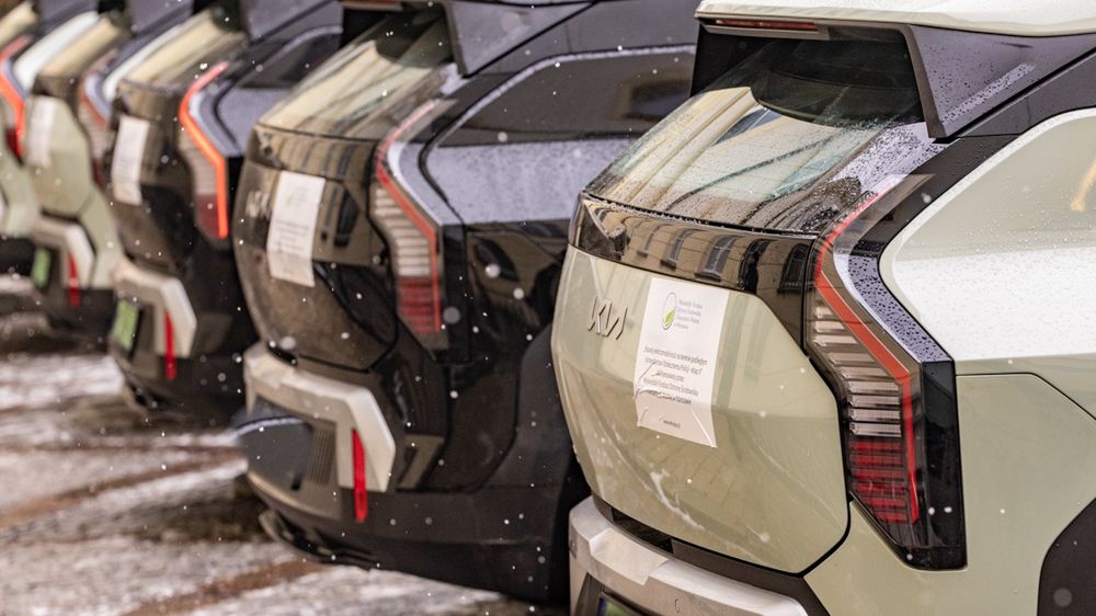 Nowe, nieoznakowane radiowozy