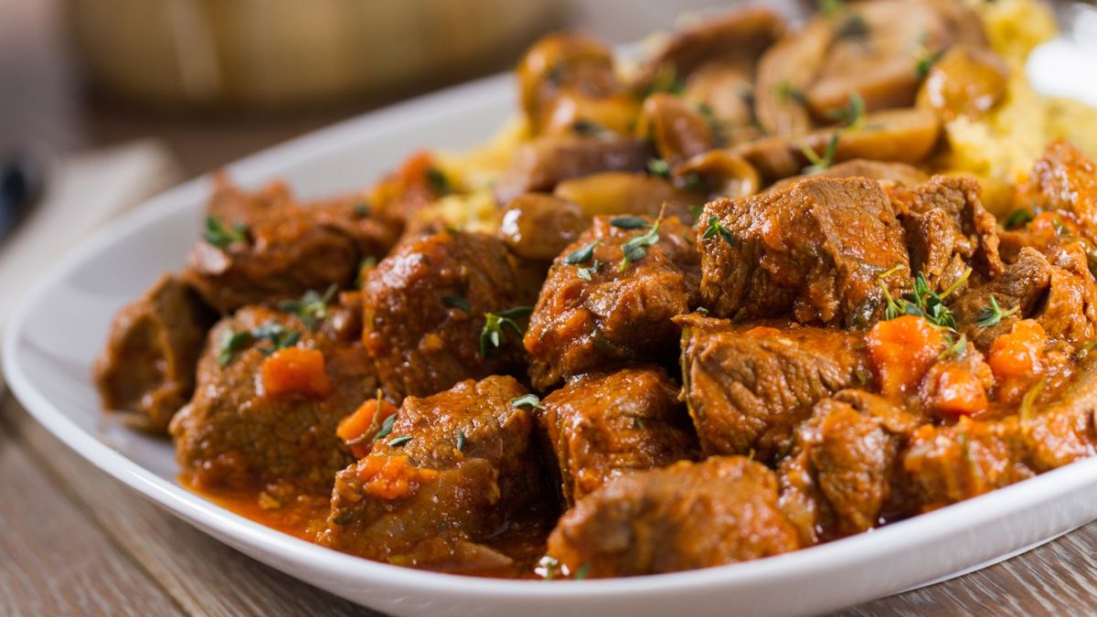 Gulasz na ciemnym piwie