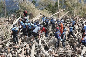 Filipiny: Bopha nadal groźna. Nie żyją już 902 osoby