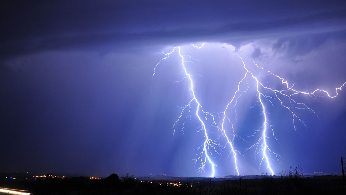 Burze znów nad Polską. Sprawdź, gdzie popada najmocniej.