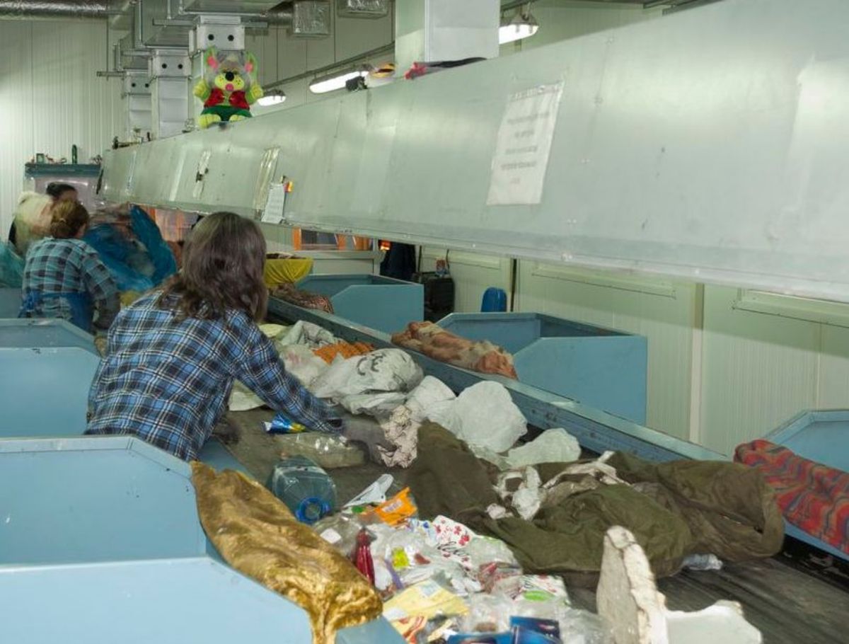 Płońsk. Zwłoki noworodka w sortowni odpadów. Śledczy apelują do mieszkańców o pomoc