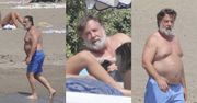 61-letni Russell Crowe byczy się na hiszpańskiej plaży z młodszą od siebie O POŁOWĘ ukochaną