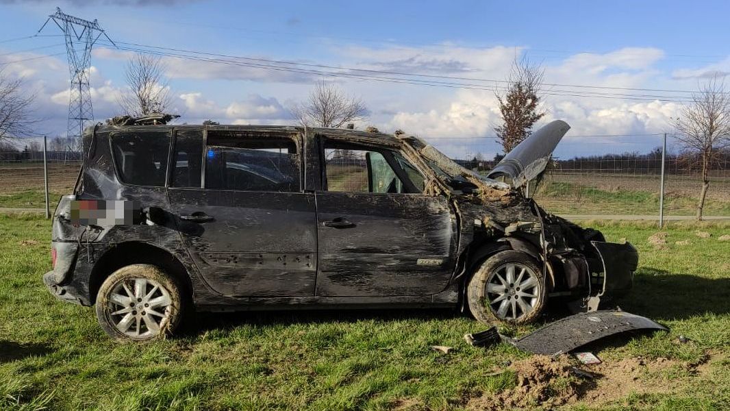 Dachowanie renault na S17 na wysokości Markuszowa