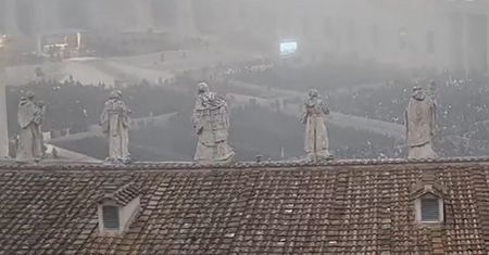 Była godzina 9:30. Oto co zauważono w Watykanie
