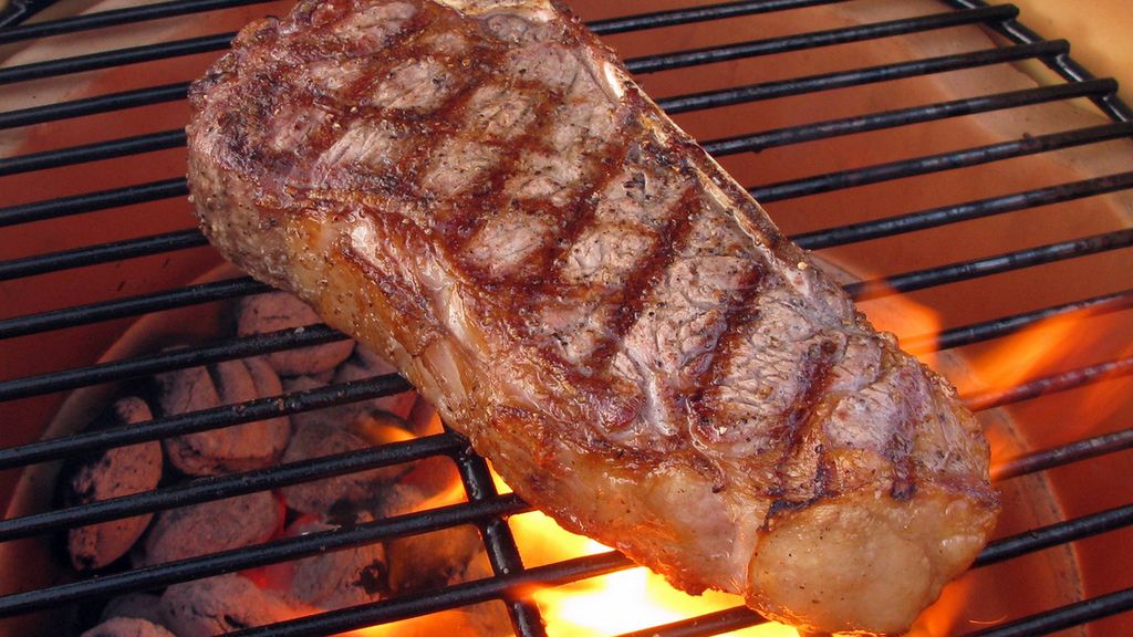 Grillowany rostbratel wołowy bez kości (mięso i tłuszcz, III klasa mięsa)