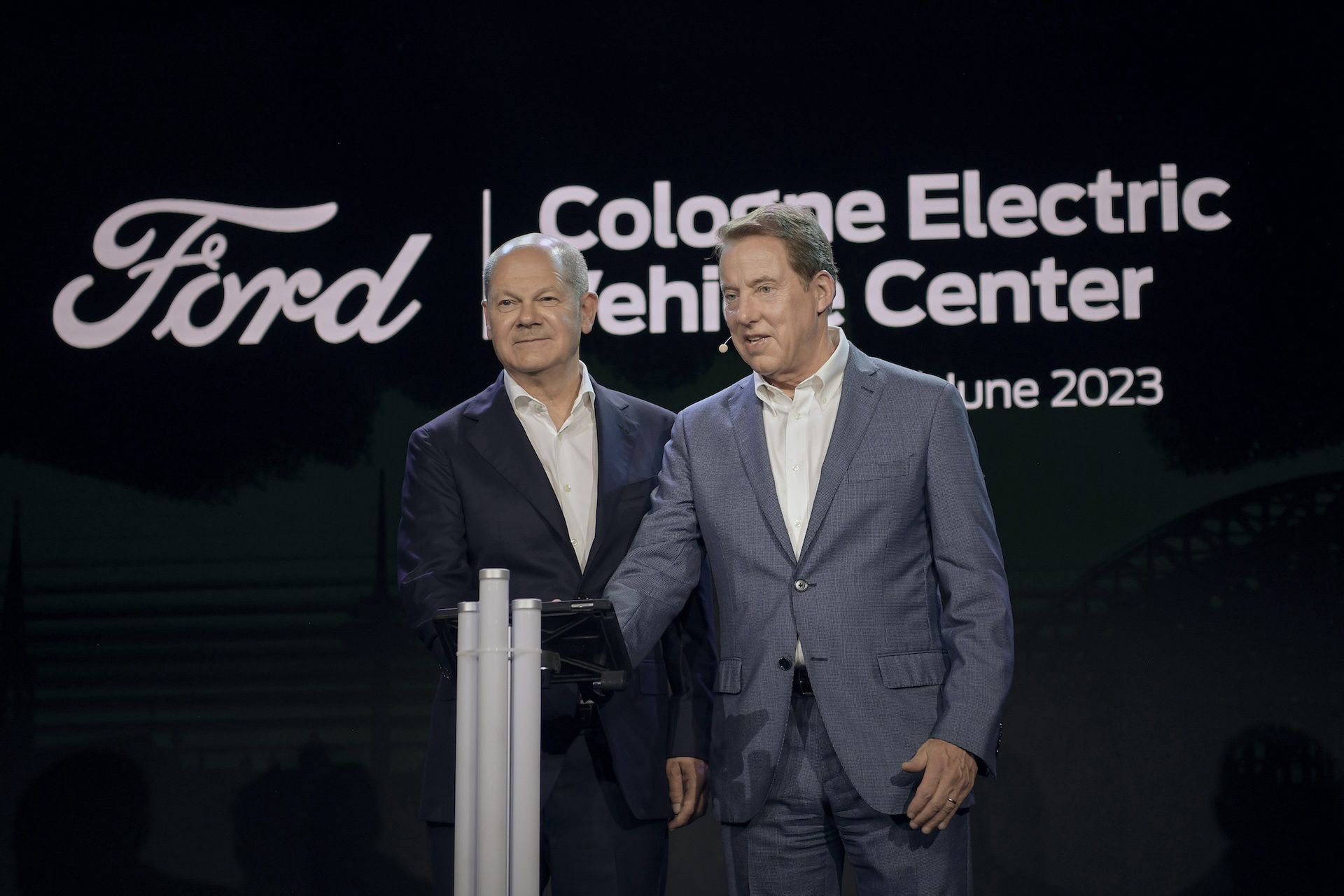 Olaf Scholz i Bill Ford na otwarciu nowej fabryki w Kolonii