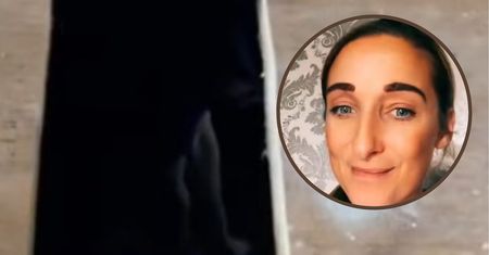 Znalazła w domu rodziców pod klapą. Złapała za telefon