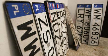 Skąd przyjechał ten kierowca? Rozpoznaj miasto po tablicy rejestracyjnej