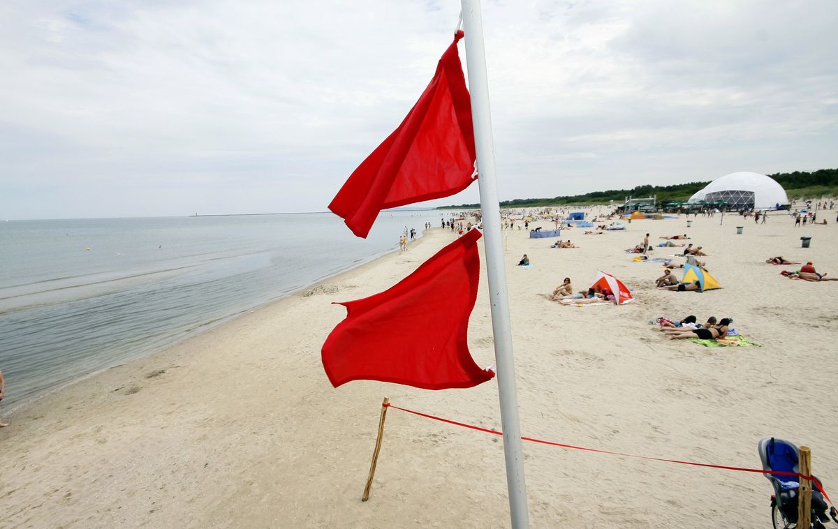 Pijany plażowicz zaatakował ratownika WOPR w Sopocie. Nie spodobała mu się czerwona flaga