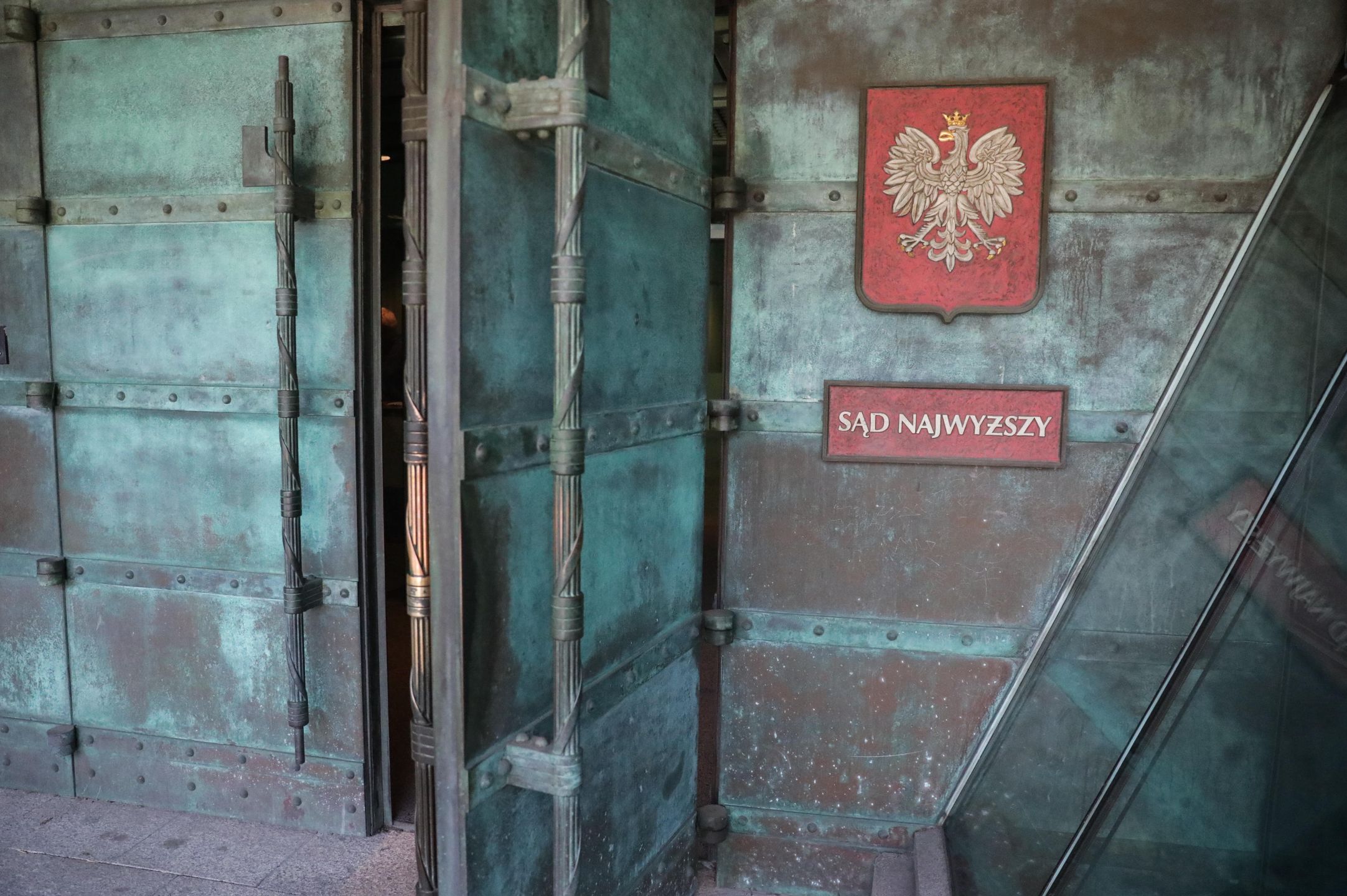 S�d Najwy�szy w Warszawie
Tomasz Gzell
2 2., druga tura, drugiej tury, g�osowanie, god�o, napis, prezydenckie, prezydenta, protest, protest wyborczy, s�d najwy�szy, sprzeciw, tabliczka, wyborczy, wybory, wybory prezydenckie, wynik, wyniki