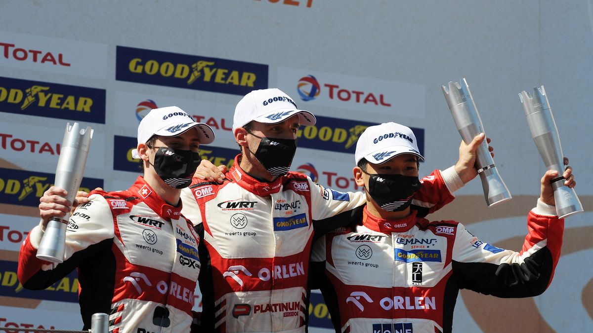 Materiały prasowe / European Le Mans Series / Na zdjęciu: Robert Kubica (w środku) i załoga WRT