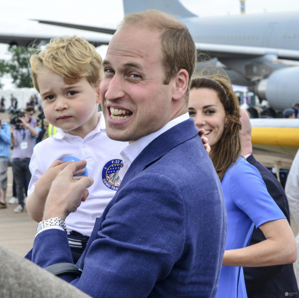 Książę George z rodzicami - księciem Williamem i księżną Kate (fot. ONS)