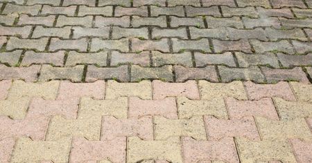 Wylej na kostkę. Rozpuści nawet wieloletni brud
