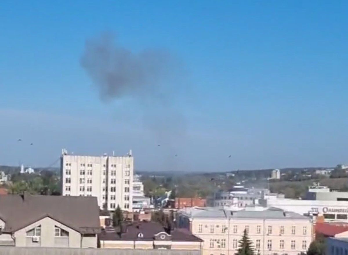 Rój dronów nad Kurskiem. Dym nad siedzibą FSB, atak na rafinerię