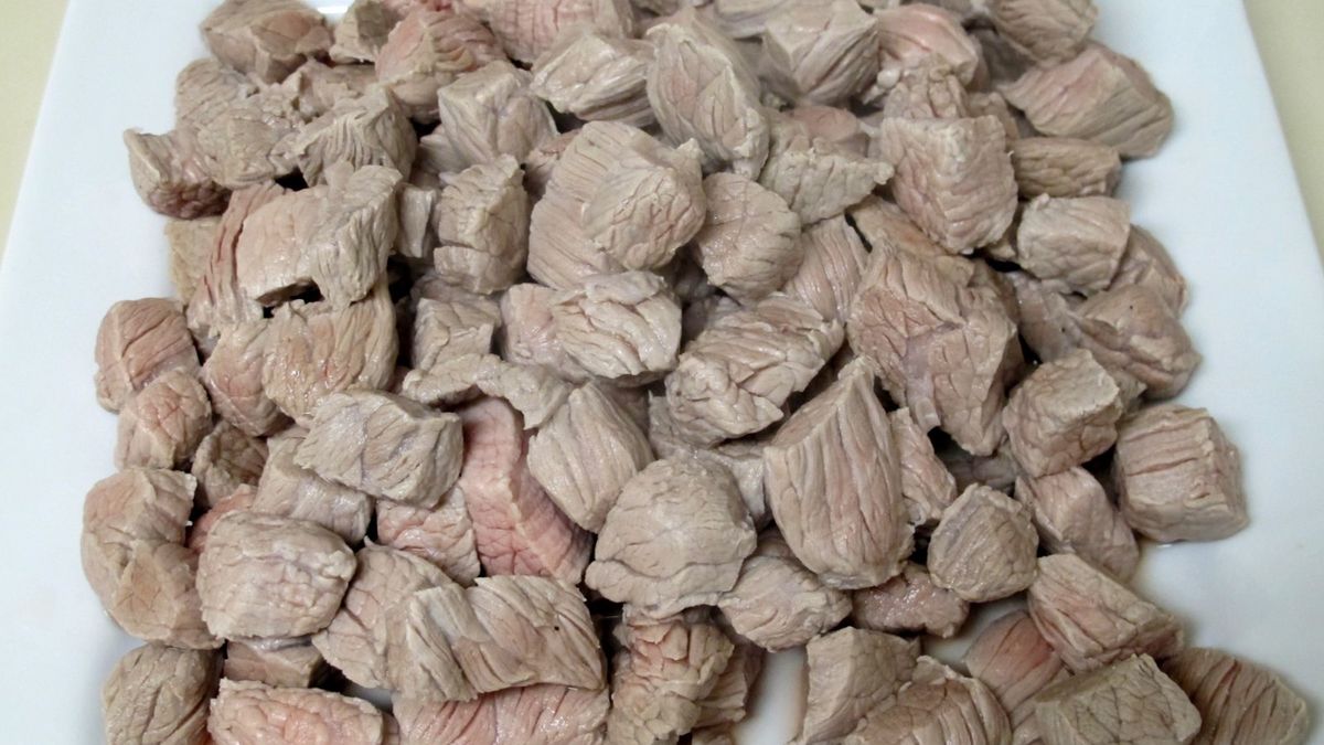 Duszona wołowina zrazowa dolna (mięso i tłuszcz)