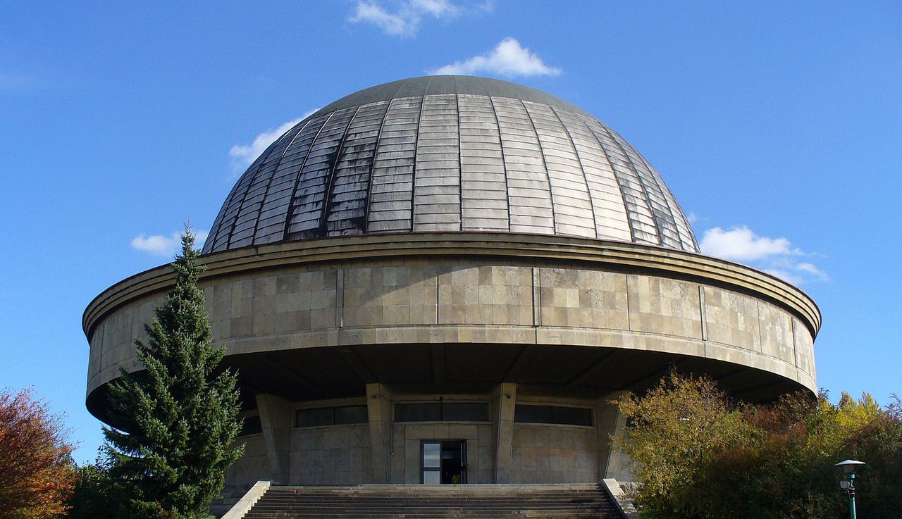 Planetarium - co to jest? Jaka technologia pozwala nam oglądać nocne niebo