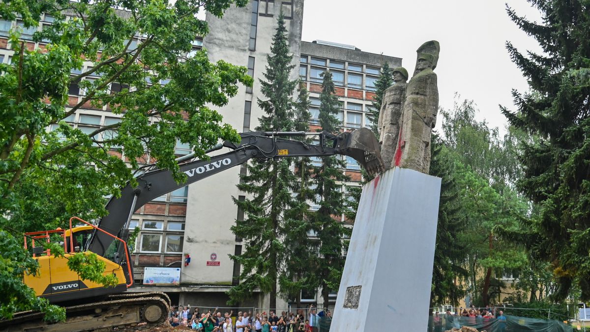 22 lipca w Nowogardzie usunięto sowiecki pomnik