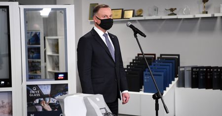 COVID-19 w Polsce. Niezwykłe odkrycie. Prezydent pęka z dumy
