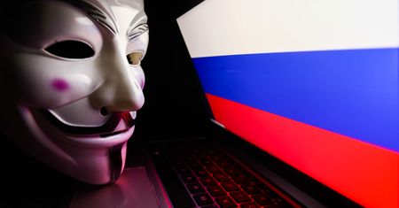 Wojna w Ukrainie. Setki tysięcy maili w sieci. Anonymous dopadli rosyjskiego potentata [RELACJA NA ŻYWO]