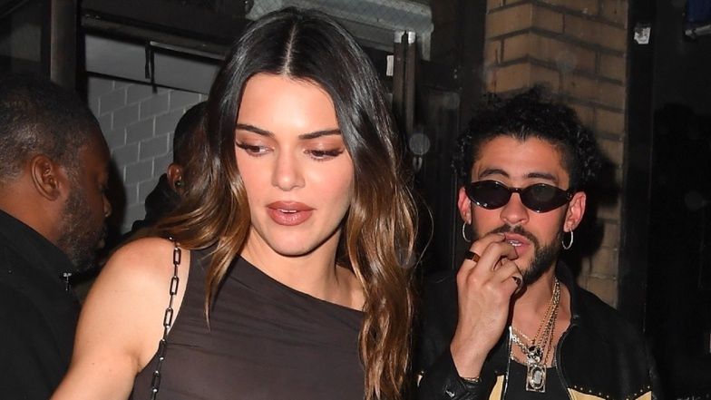 Frywolna Kendall Jenner z NAGIM biustem, w mini i kozaczkach z KOŻUSZKIEM maszeruje na randkę z Bad Bunnym (ZDJĘCIA)