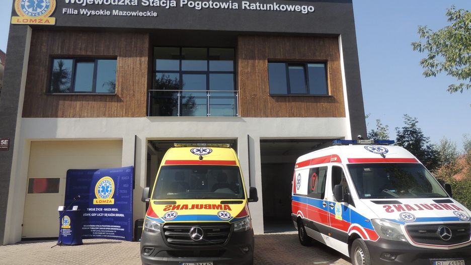 Zmodernizowany budynek wysokomazowieckiej filii Wojewódzkiej Stacji Pogotowia Ratunkowego w Łomży