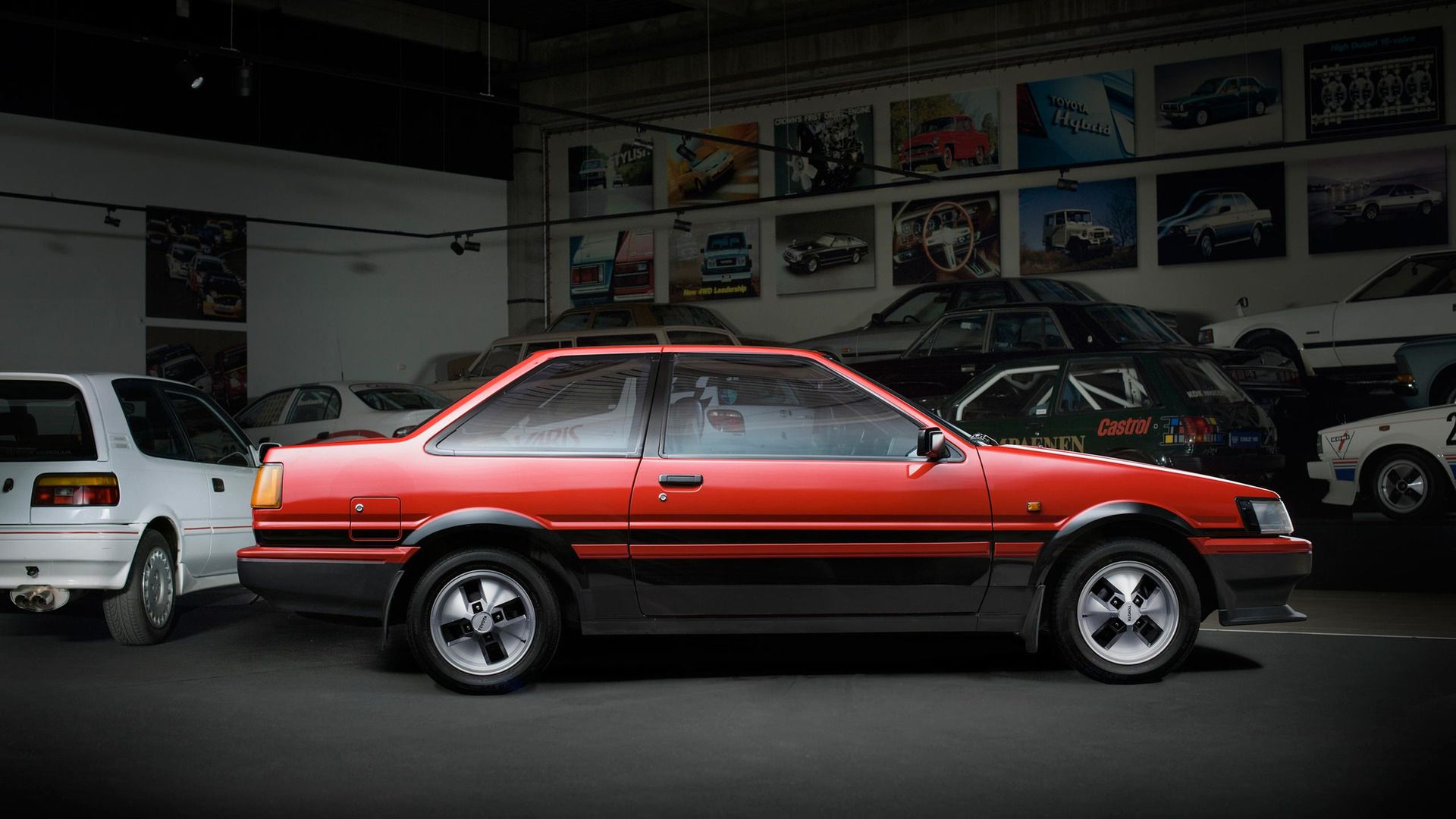 Jednak zanim przejdziemy do Celiki, warto przypomnieć o technicznej i przede wszystkim duchowej inspiracji modelu GT86, czyli AE86.  Czy już skojarzyliście, skąd wzięto nazwę GT86?