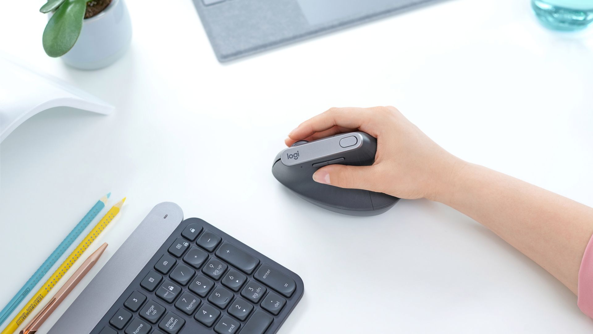 Logitech MX Vertical – ergonomiczna mysz, dzięki której unikniesz problemów z nadgarstkiem 4