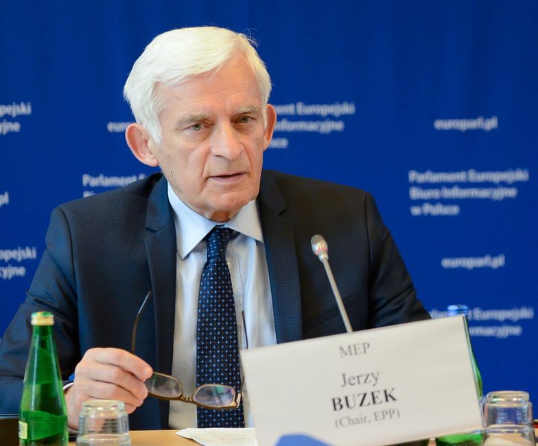 Innowacje w Polsce. Buzek: pod tym względem nasza pozycja nie odpowiada możliwościom