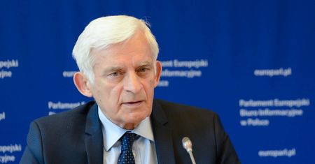 Innowacje w Polsce. Buzek: pod tym względem nasza pozycja nie odpowiada możliwościom