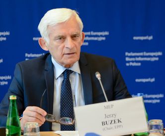 Innowacje w Polsce. Buzek: pod tym względem nasza pozycja nie odpowiada możliwościom