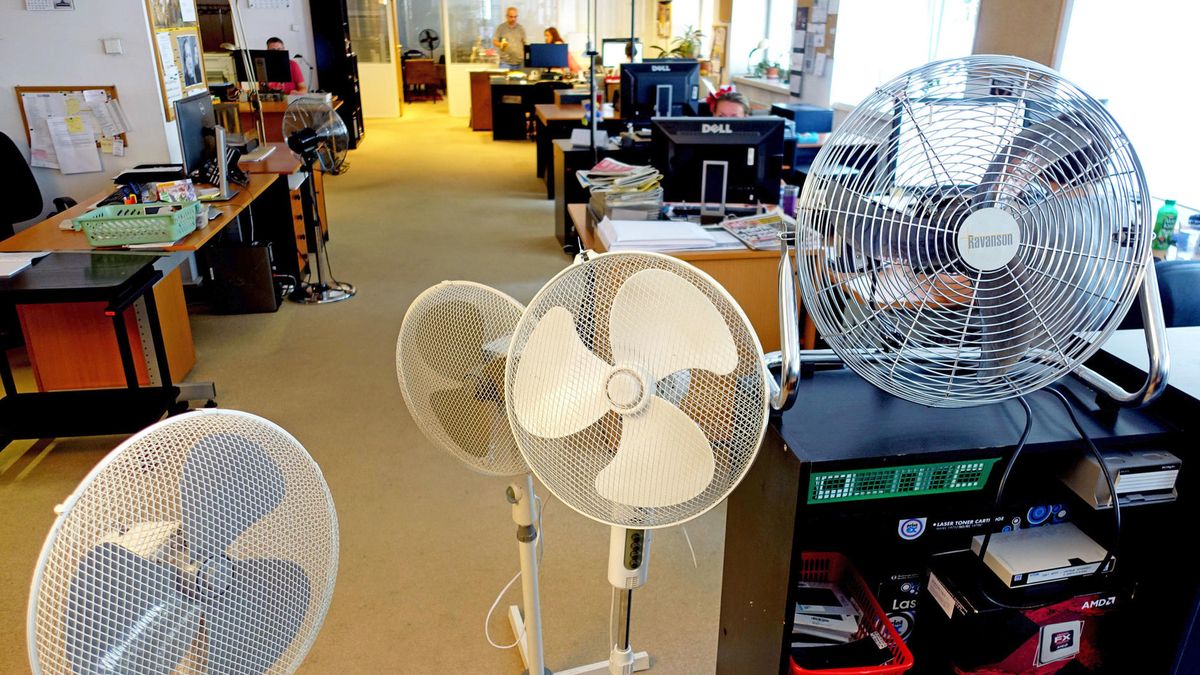 Już ponad 200 skarg na zbyt wysoką temperaturę i brak wody w miejscu pracy, wpłynęło do inspektorów PIP.