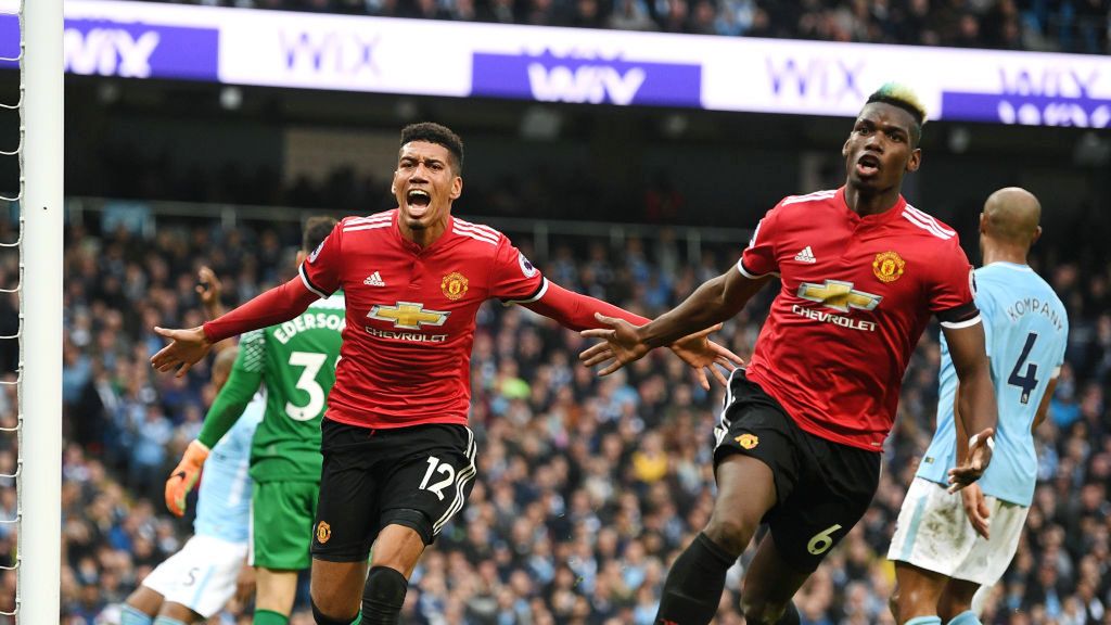 Getty Images / Michael Regan / Na zdjęciu: Chris Smalling (z lewej), Paul Pogba