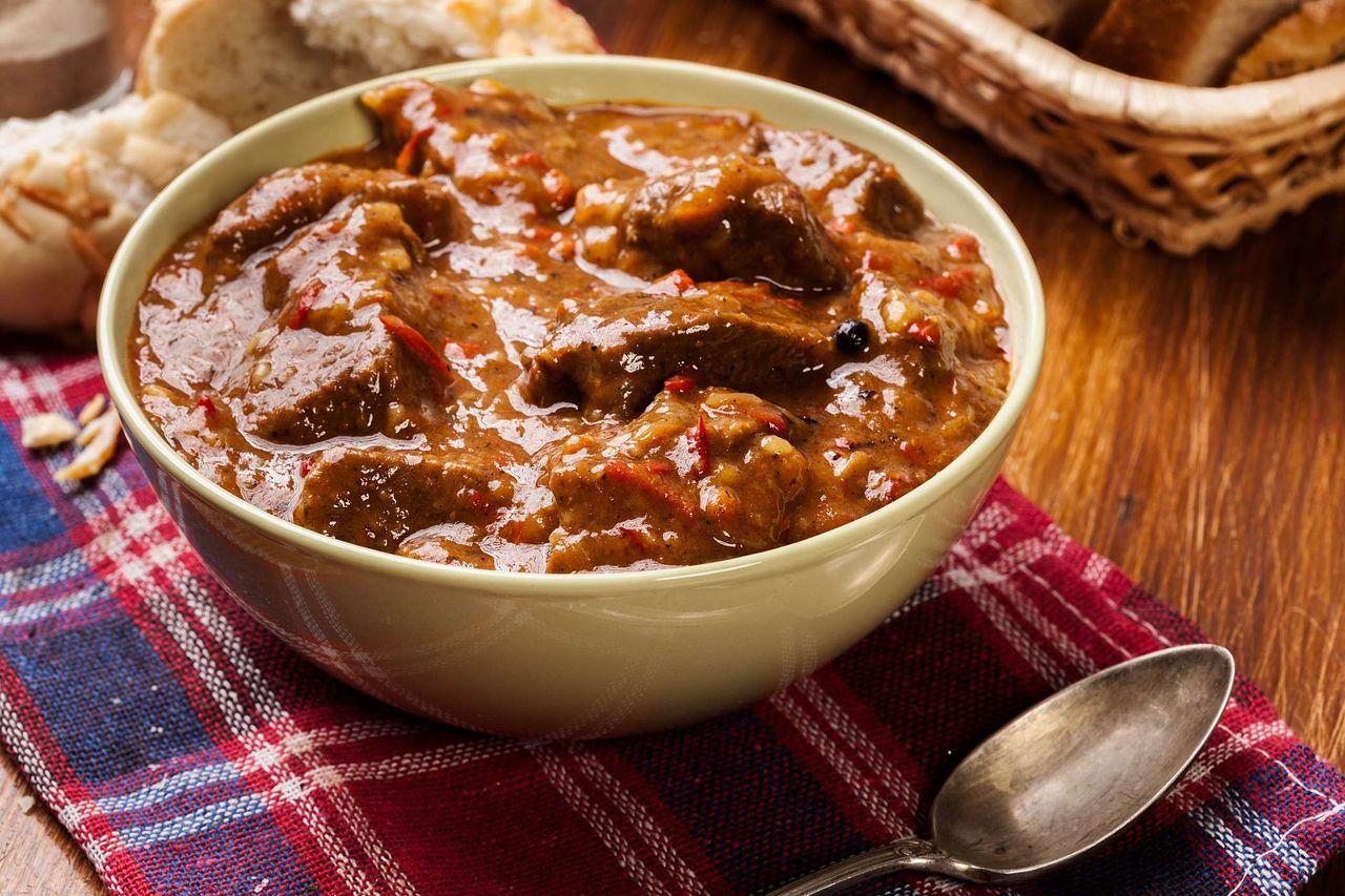 Gulasz wieprzowy – soczyste mięso w aromatycznym sosie