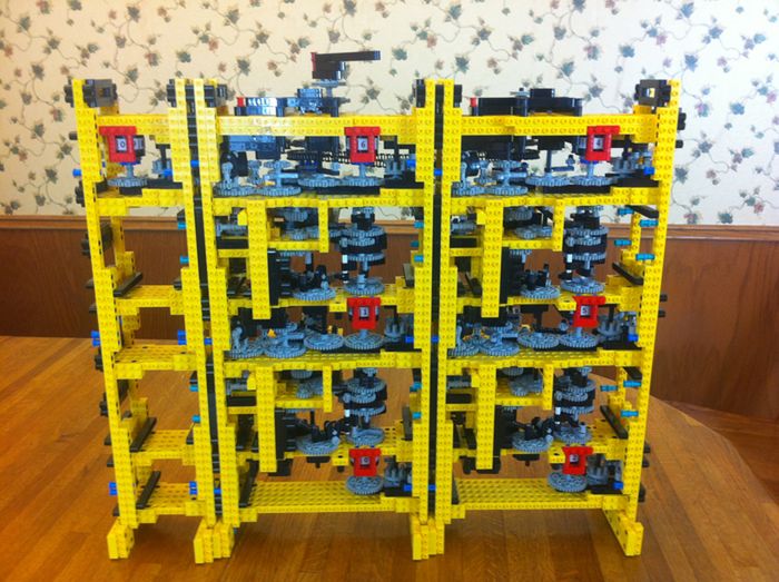 X-Wing, maszyna różnicowa, wahadłowiec. 10 niezwykłych konstrukcji z klocków LEGO 9