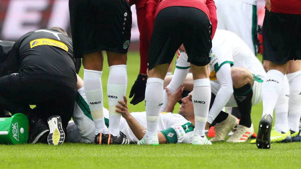 Lars Stindl (Borussia Moenchengladbach) po kontuzji w meczu z Hannover 96