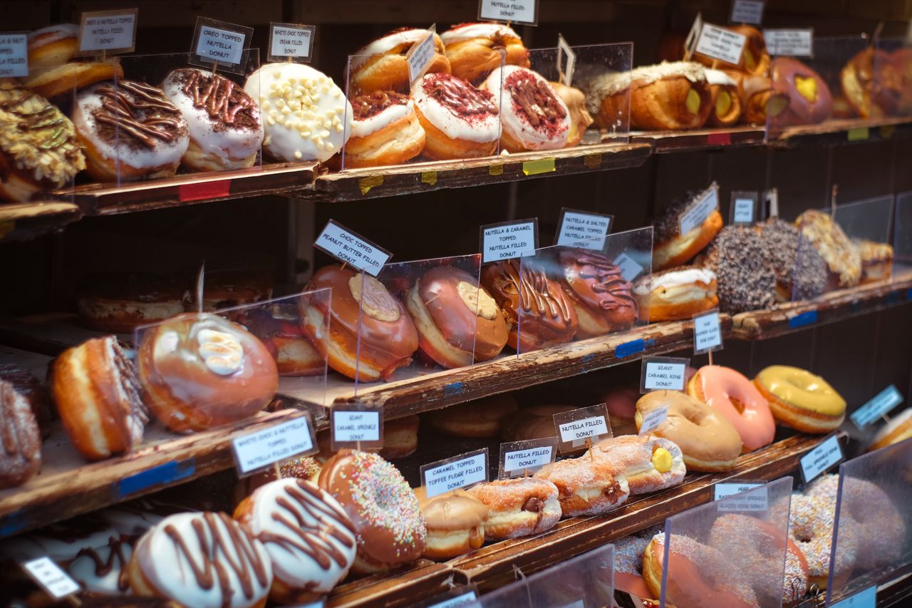 Pączki Lidl, Biedronka, Auchan. Ile kosztują?