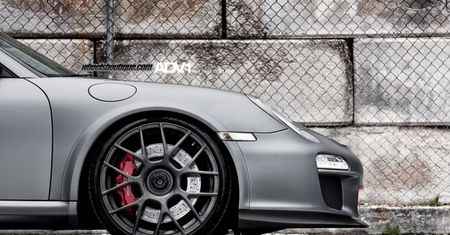 Superwóz na superkołach – ADV.1 911 GT3 RS (2011)