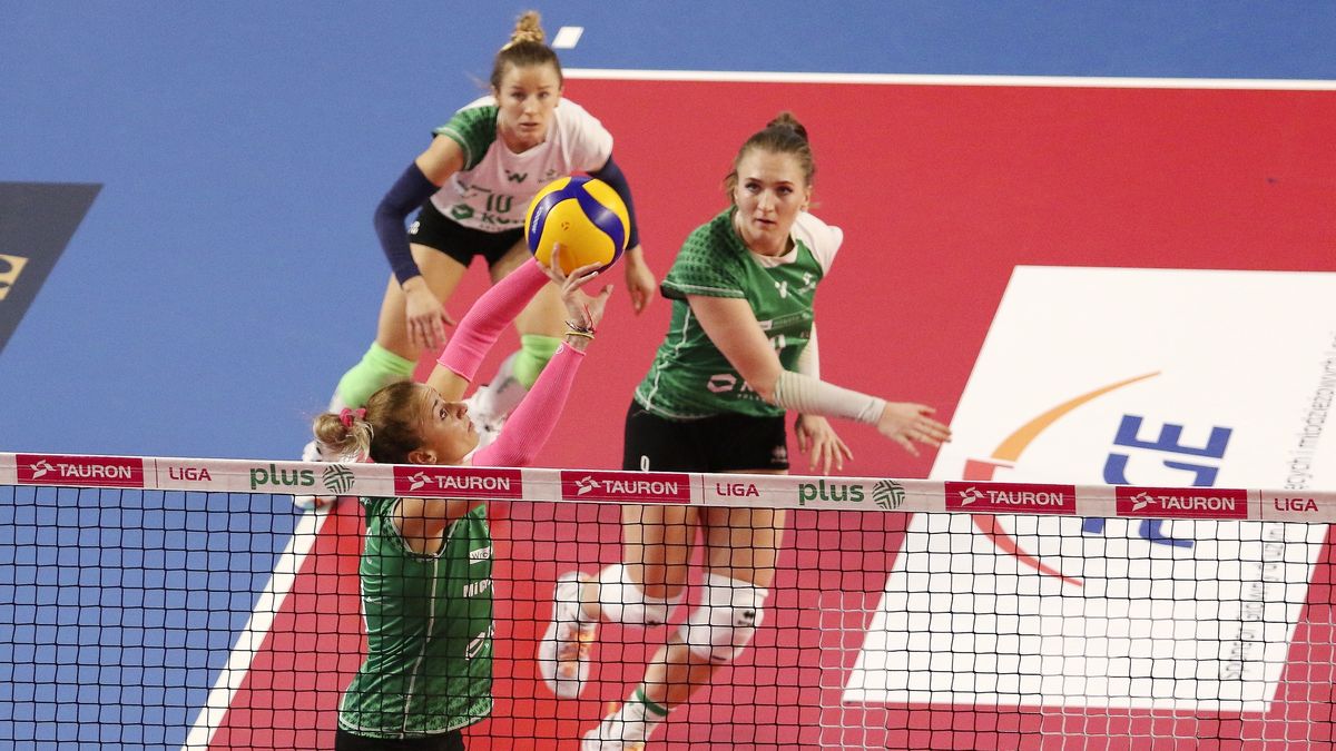 WP SportoweFakty / Justyna Serafin / Na zdjęciu: siatkarki #VolleyWrocław. Na pierwszym planie: Anna Kaczmar
