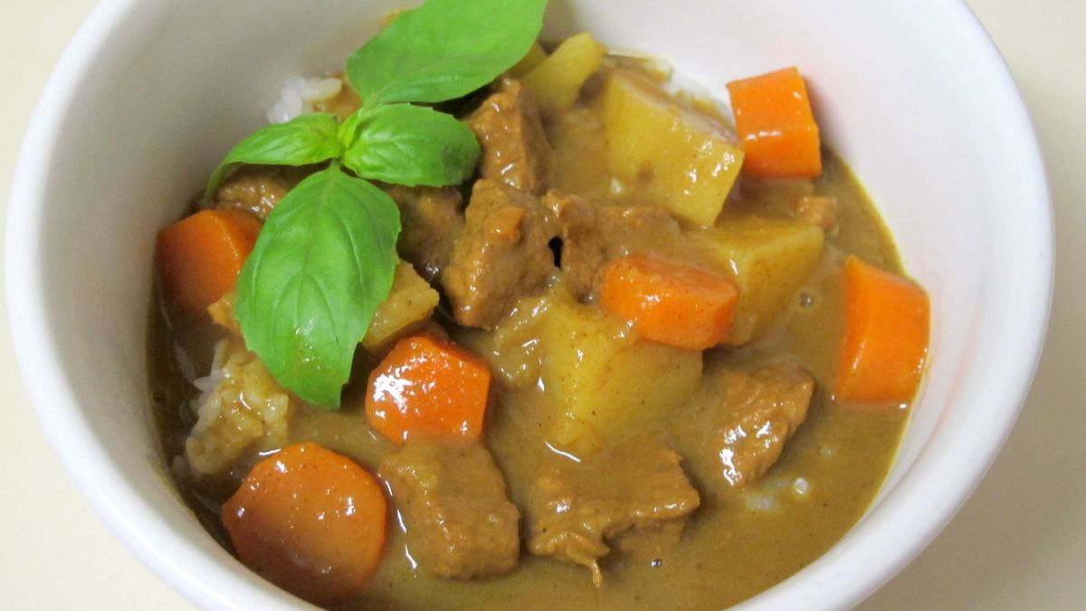 Duszona wołowina zrazowa dolna (mięso i tłuszcz, III klasa mięsa)