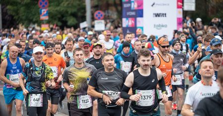 Jubileusz na sportowo. Poznań Maraton zaprezentował oficjalną koszulkę 25. edycji
