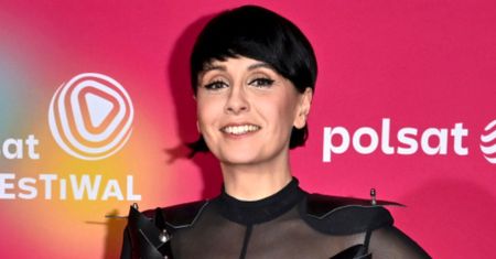 Tatiana Okupnik śpiewa stare hity Blue Café. Lider grupy zabrał głos