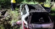 Po wypadku auto wpadło do bagna. Dwie osoby nie żyją