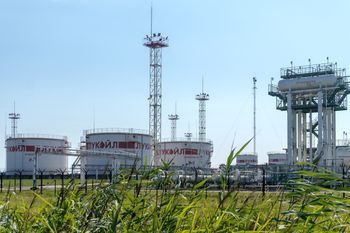 Resort finansów USA chwali się sukcesem. Ropa z Rosji ma coraz mniej kupców